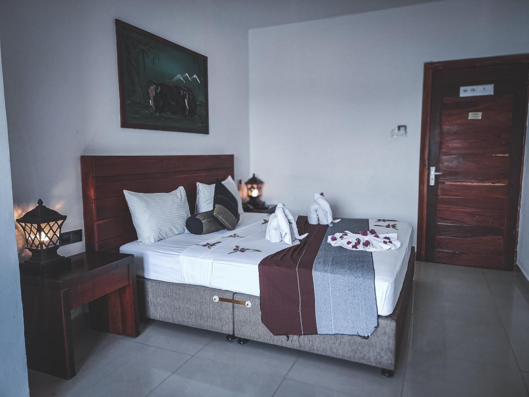Hotel Elephant Park - New Deal! Half Off Airport Pickups Available Пинавала Екстериор снимка