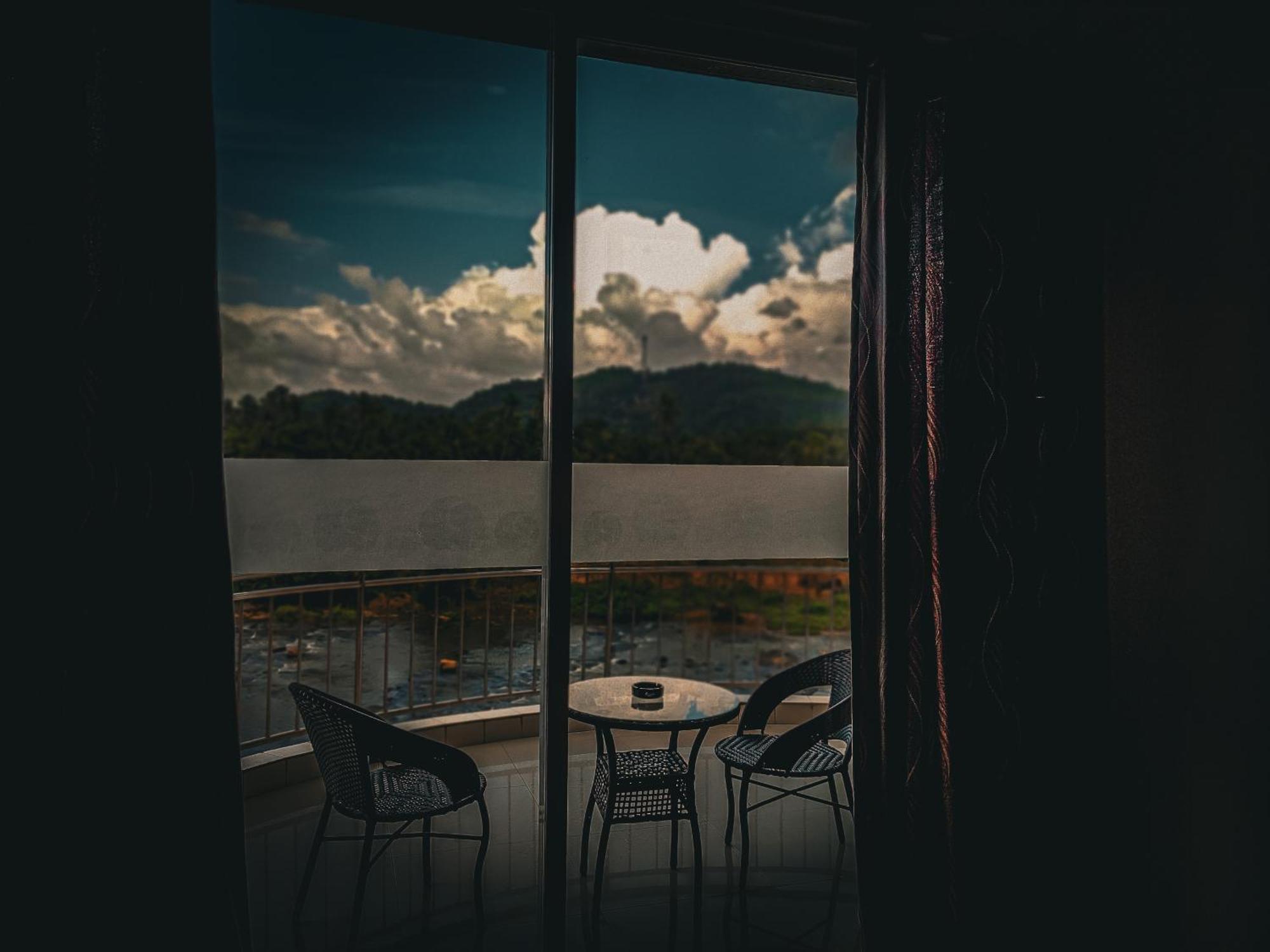 Hotel Elephant Park - New Deal! Half Off Airport Pickups Available Пинавала Екстериор снимка